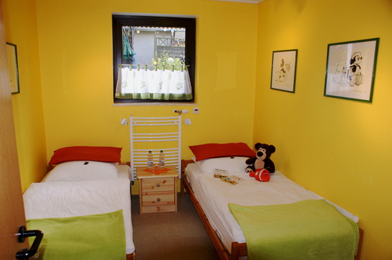 separates Schlafzimmer  . . . . . . . . . . . . . . . . . . . . . . . . . . . . fr Kind und Kegel